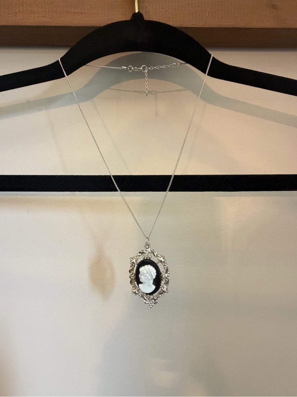 Silver-Tone Black & White Cameo Pendant Necklace - Vintage Style